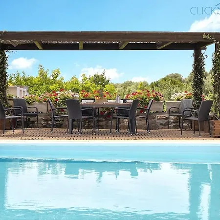 Emanuel: Seaside Retreat With Private Pool