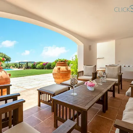 Emanuel: Seaside Retreat With Private Pool *