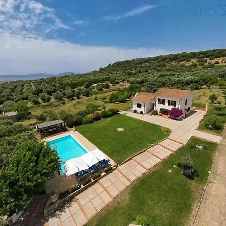 Emanuel: Seaside Retreat With Private Pool * Alghero