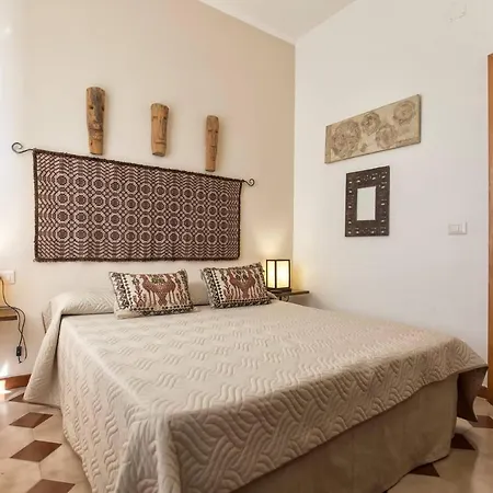 Emanuel: Seaside Retreat With Private Pool *