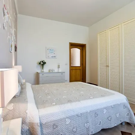 Emanuel: Seaside Retreat With Private Pool *