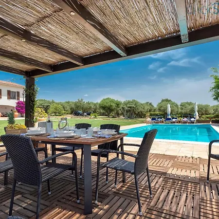 Emanuel: Seaside Retreat With Private Pool Alghero