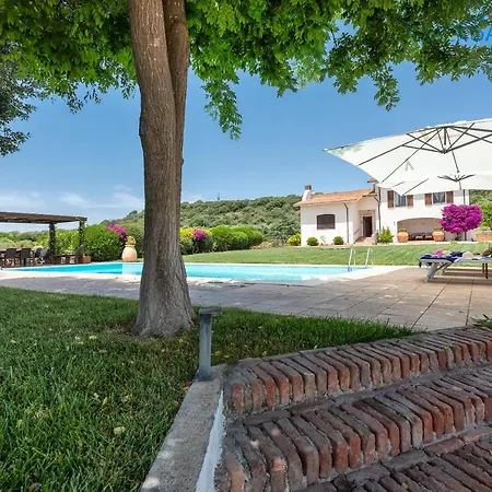 Emanuel: Seaside Retreat With Private Pool
