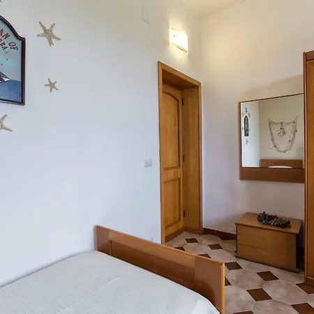 Emanuel: Seaside Retreat With Private Pool
