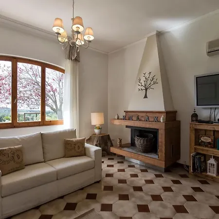 Emanuel: Seaside Retreat With Private Pool Alghero