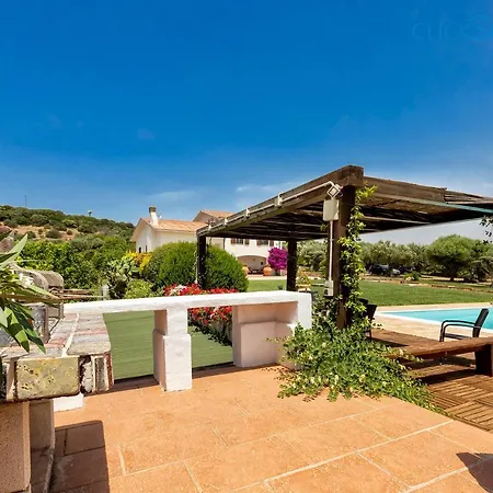 Emanuel: Seaside Retreat With Private Pool *