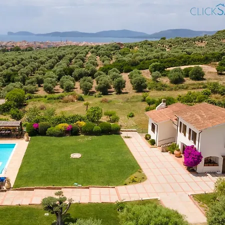 Emanuel: Seaside Retreat With Private Pool *